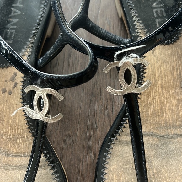 Previously owned authentic Chanel sandals - Picture 2 of 4